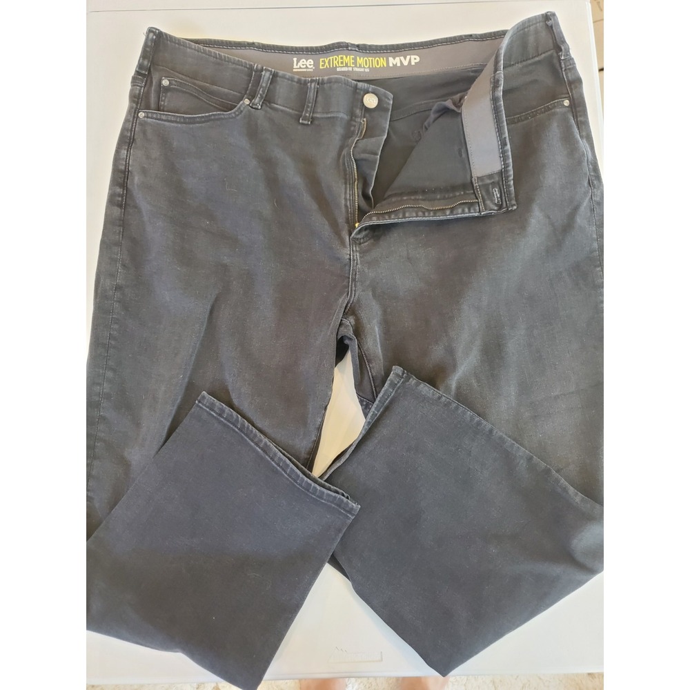 Lee Extreme Motion MVP Jeans Mens 50x30 Black Stretch Relaxed Straight 112347035